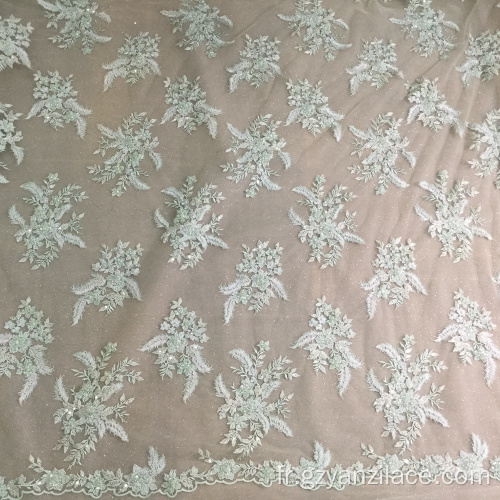 Tissu en dentelle avec broderie perlée à la main